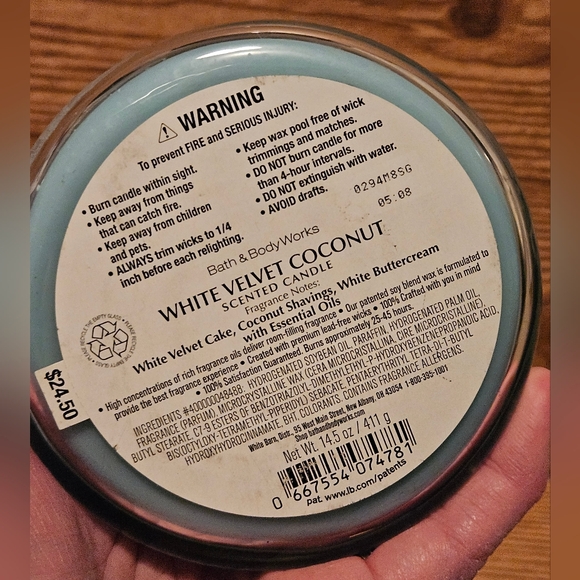 Bath & Body Works Candle White Velvet Coconut - Picture 4 of 4